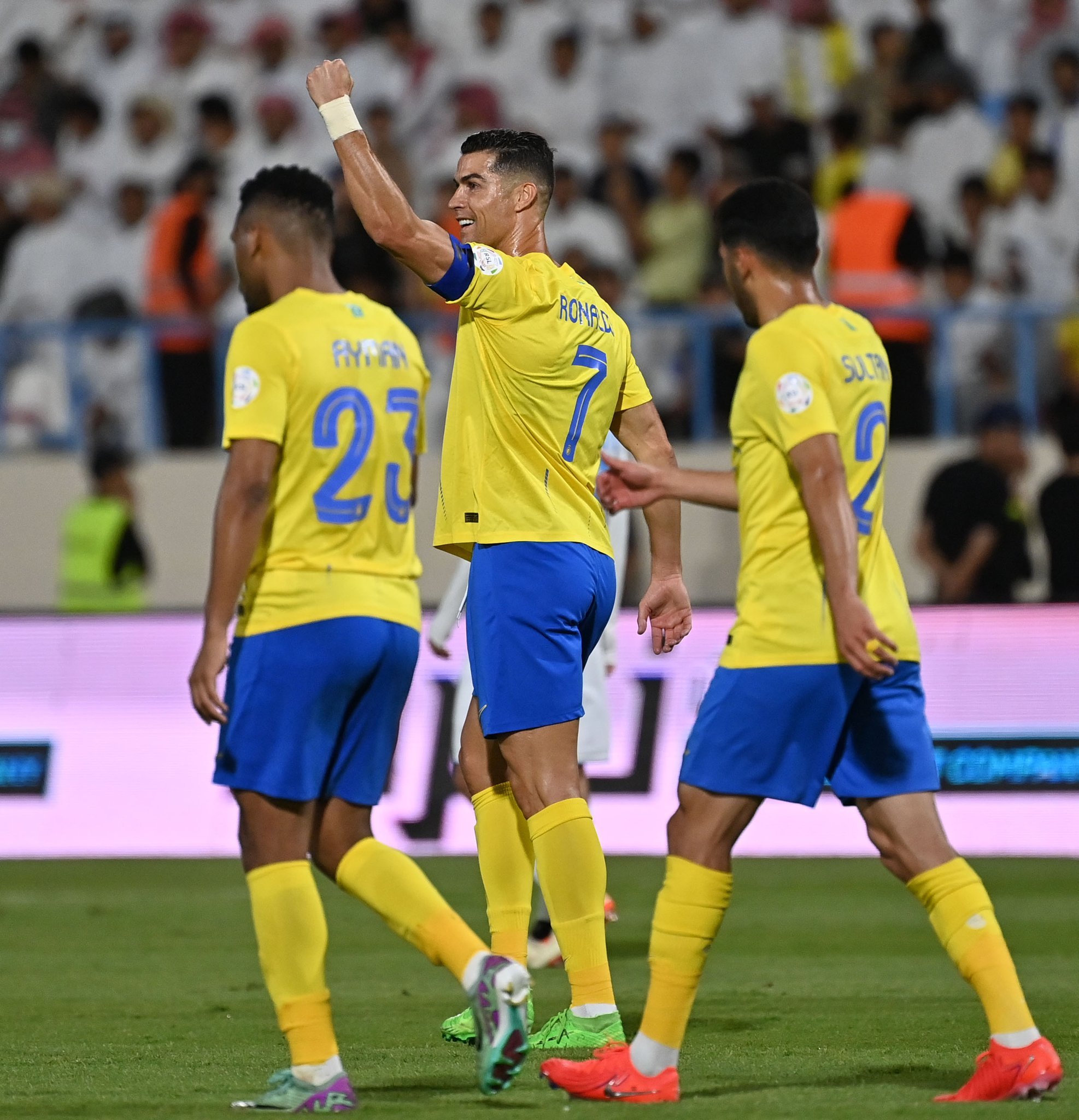 C罗迎来十五赛季出色发挥，TES观众热烈欢呼！